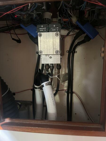 38' 1986 Wilbur Flybridge Cruiser