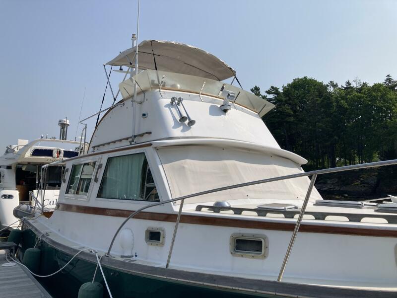 38' 1986 Wilbur Flybridge Cruiser