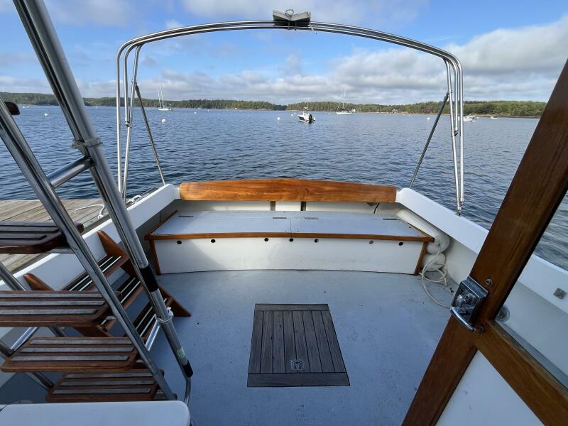 38' 1986 Wilbur Flybridge Cruiser