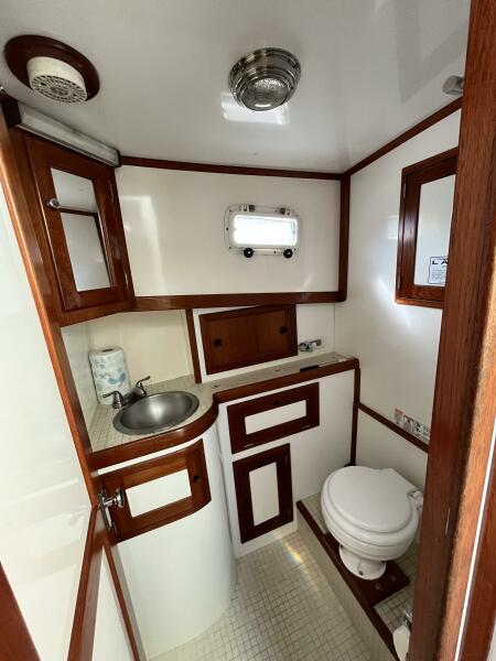 38' 1986 Wilbur Flybridge Cruiser