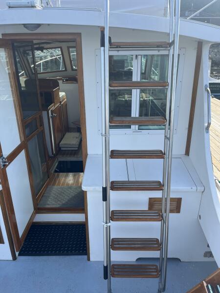 38' 1986 Wilbur Flybridge Cruiser