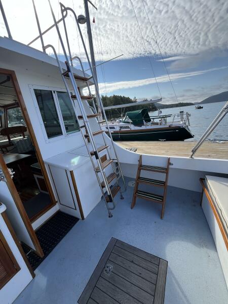 38' 1986 Wilbur Flybridge Cruiser