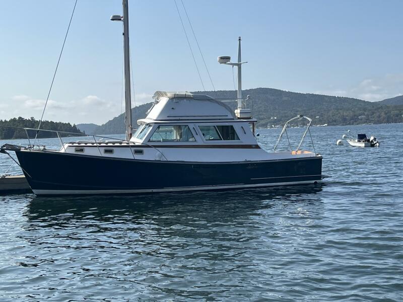 38' 1986 Wilbur Flybridge Cruiser