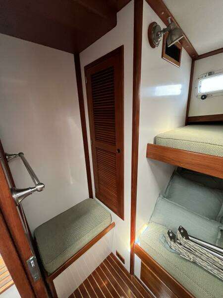 Miracle guest hanging locker