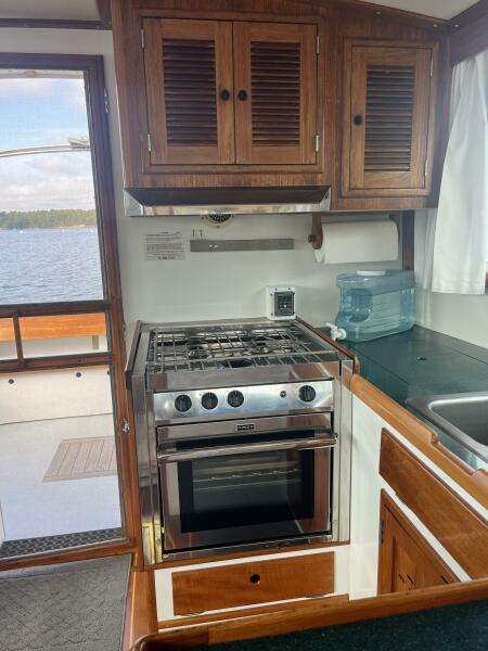 38' 1986 Wilbur Flybridge Cruiser