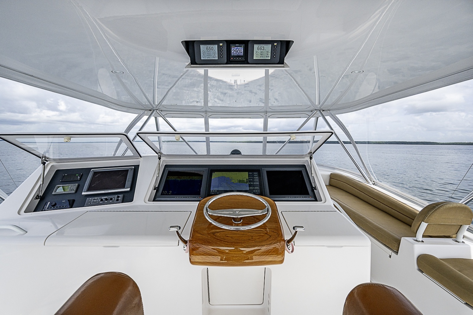 Viking 64 BIG BLUE - Flybridge Helm