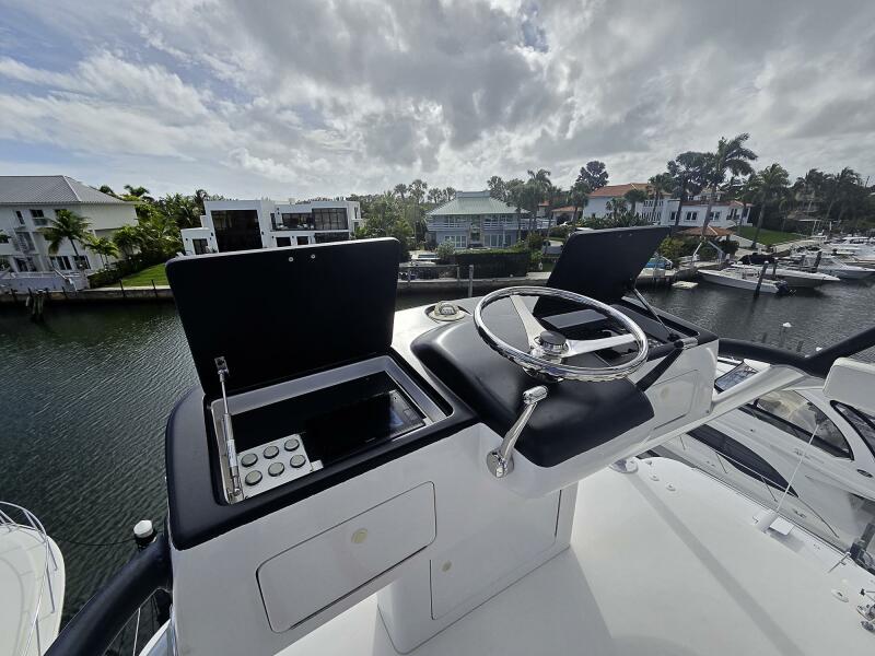 64' 2007 Viking Convertible