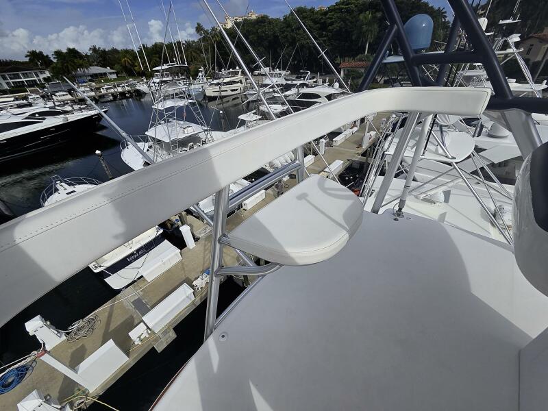 64' 2007 Viking Convertible