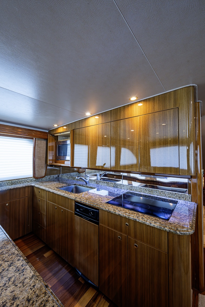 Viking 64 BIG BLUE - Galley