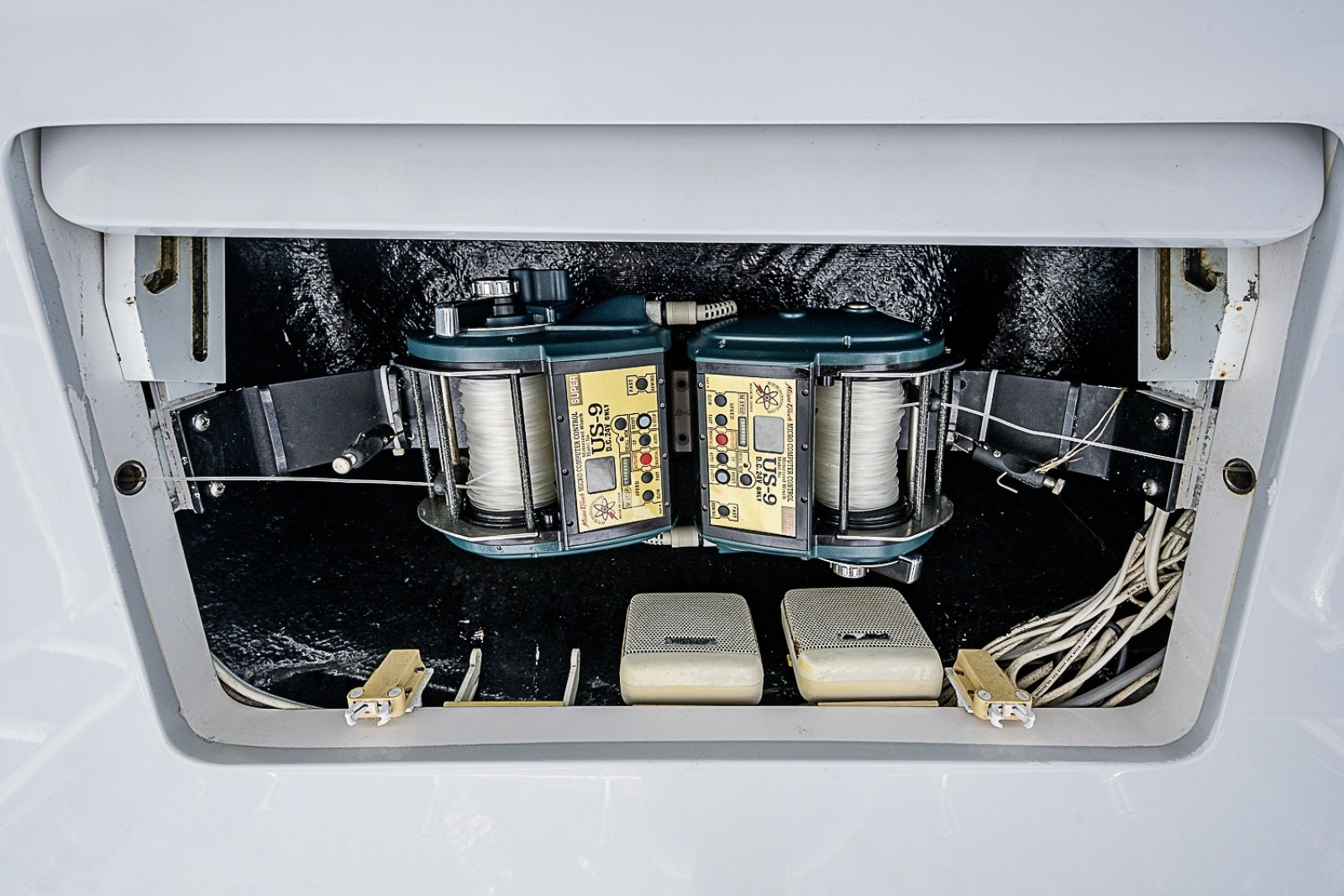Viking 64 BIG BLUE - Flybridge Helm