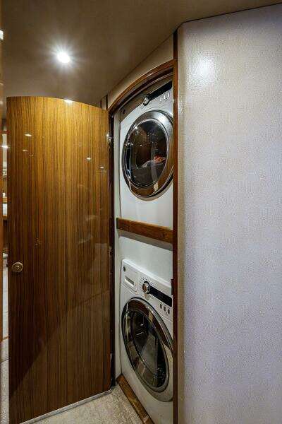 Viking 64 - Big Blue - Hallway