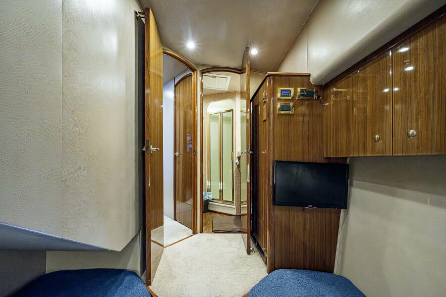 64' 2007 Viking Convertible