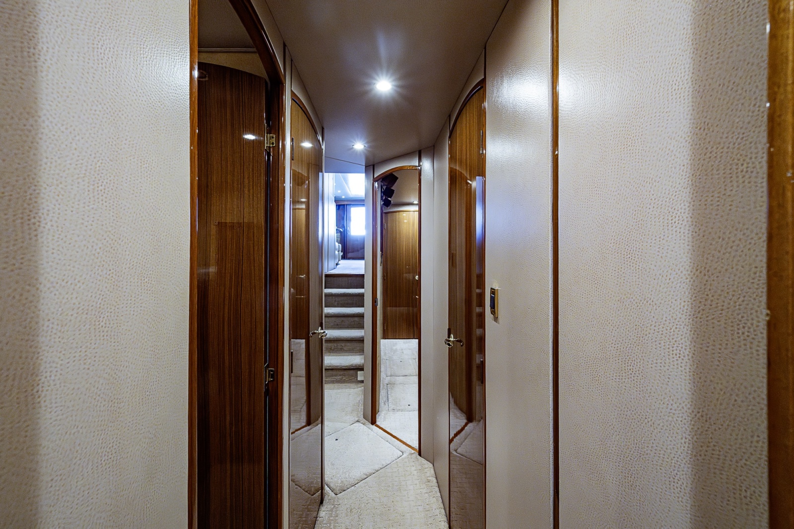 Viking 64 BIG BLUE - Interior