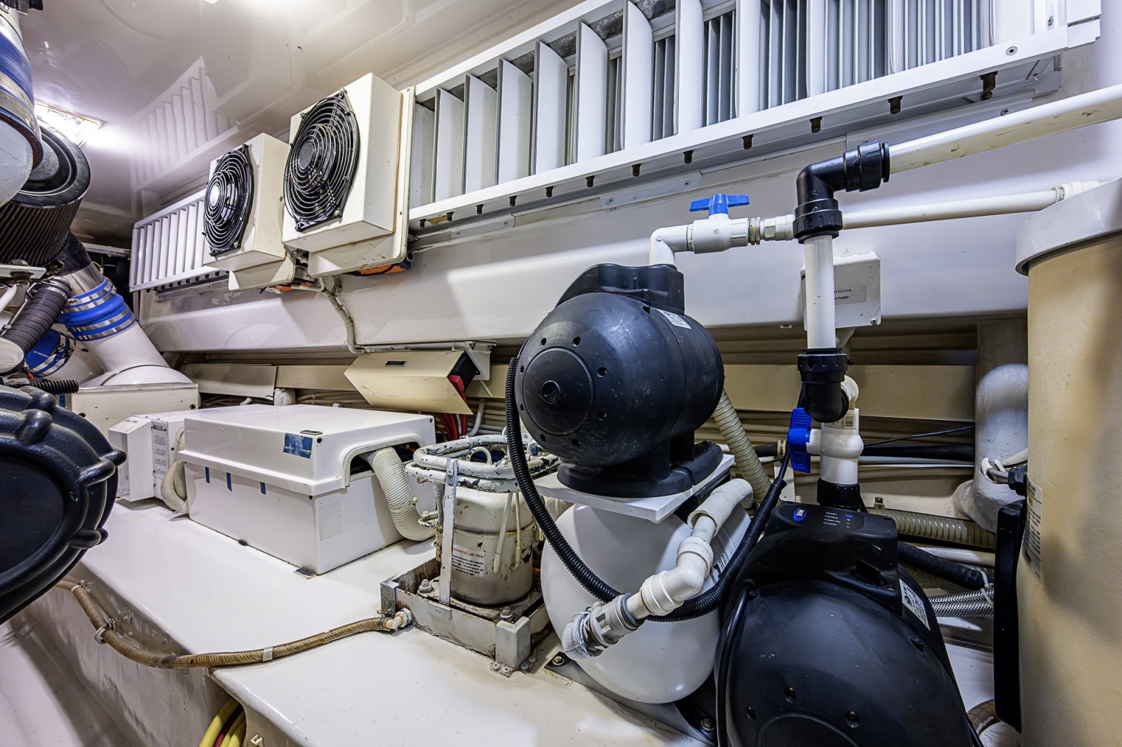 Viking 64 BIG BLUE - Engine Room