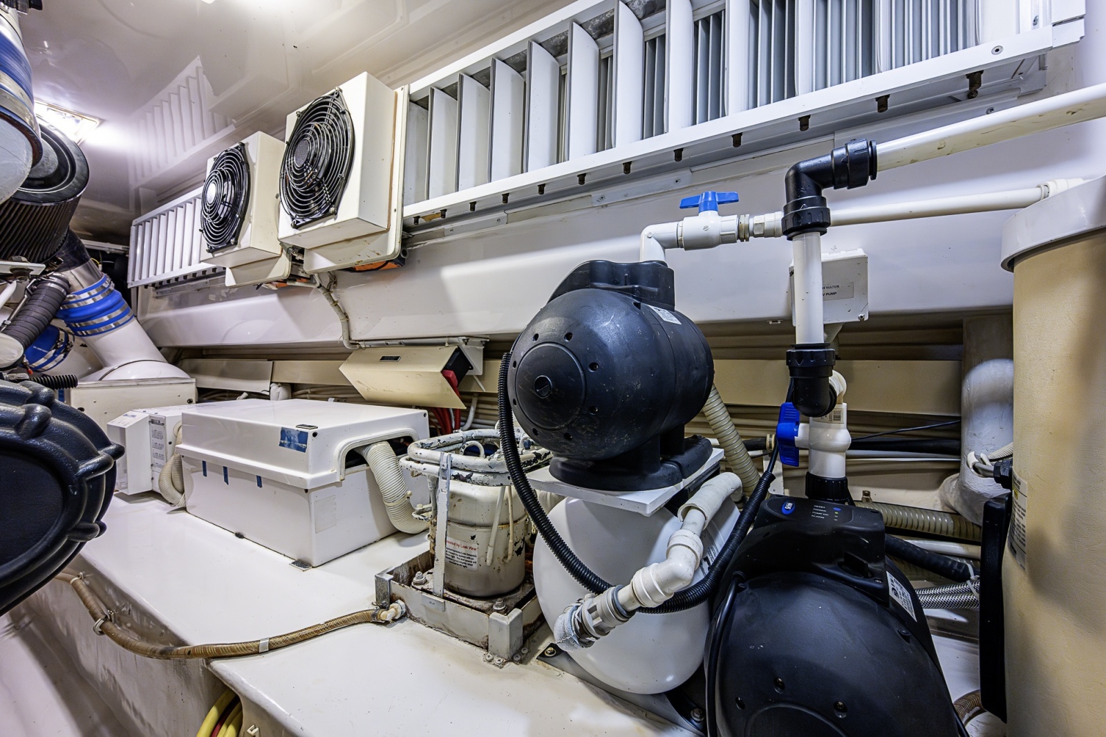 Viking 64 BIG BLUE - Engine Room