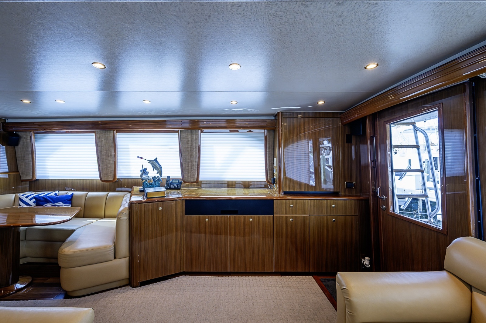 Viking 64 BIG BLUE - Salon