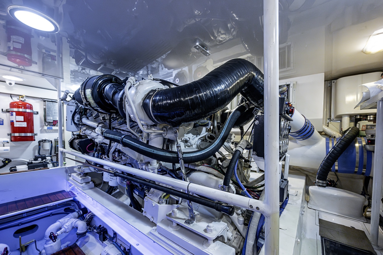 Viking 64 BIG BLUE - Engine Room