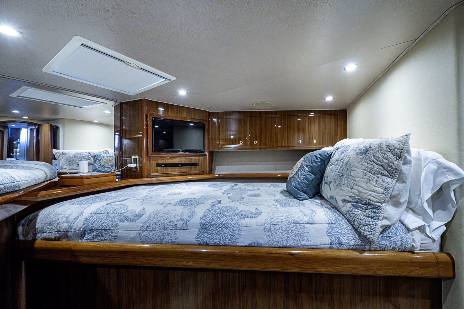 Viking 64 BIG BLUE - VIP Guest Stateroom