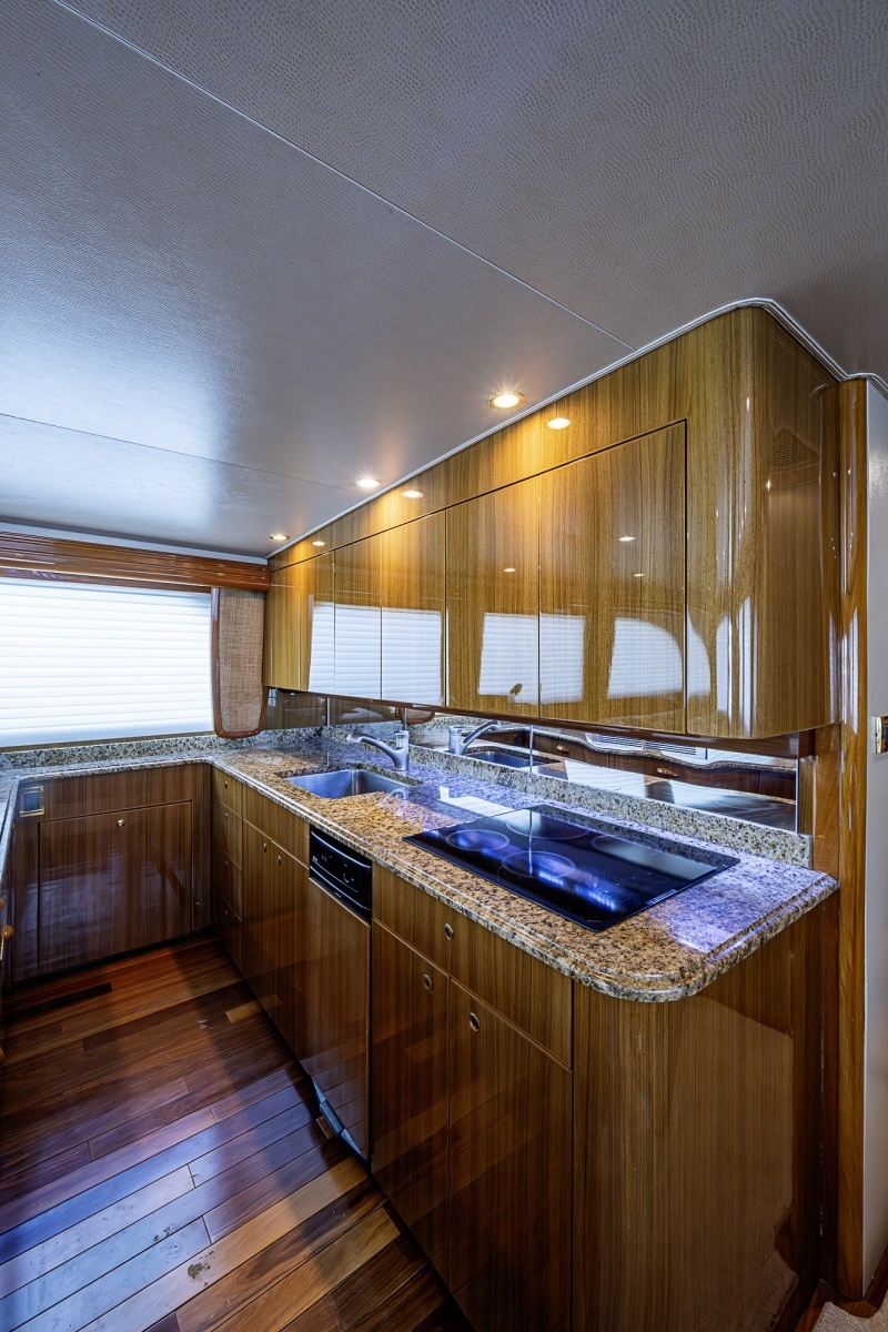 Viking 64 BIG BLUE - Galley