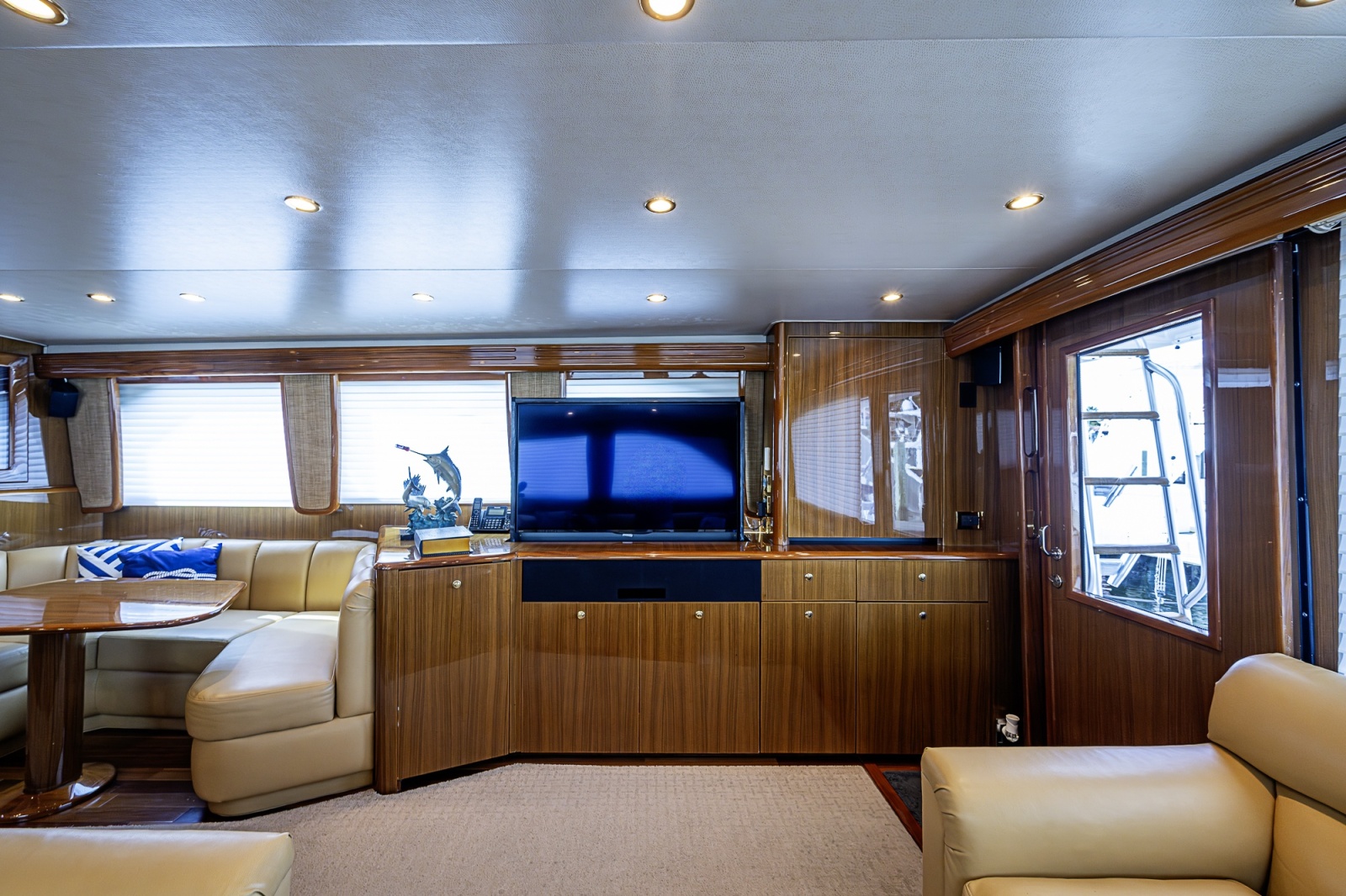Viking 64 BIG BLUE - Salon
