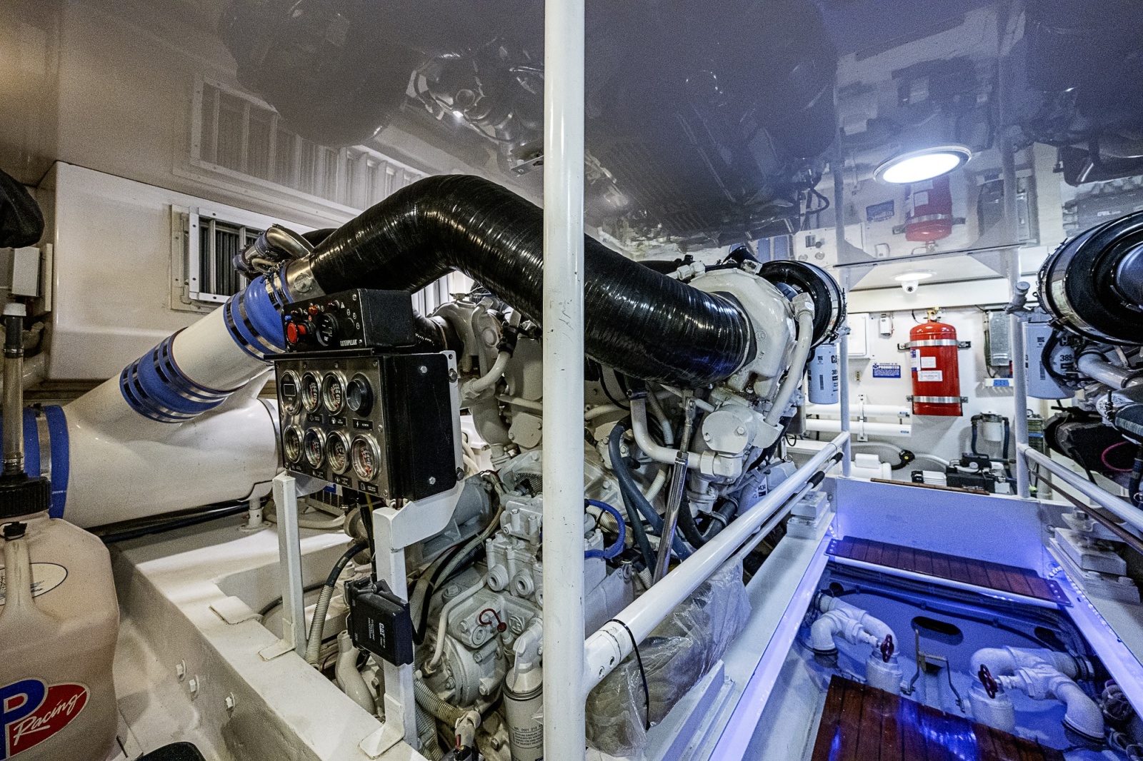 Viking 64 BIG BLUE - Engine Room