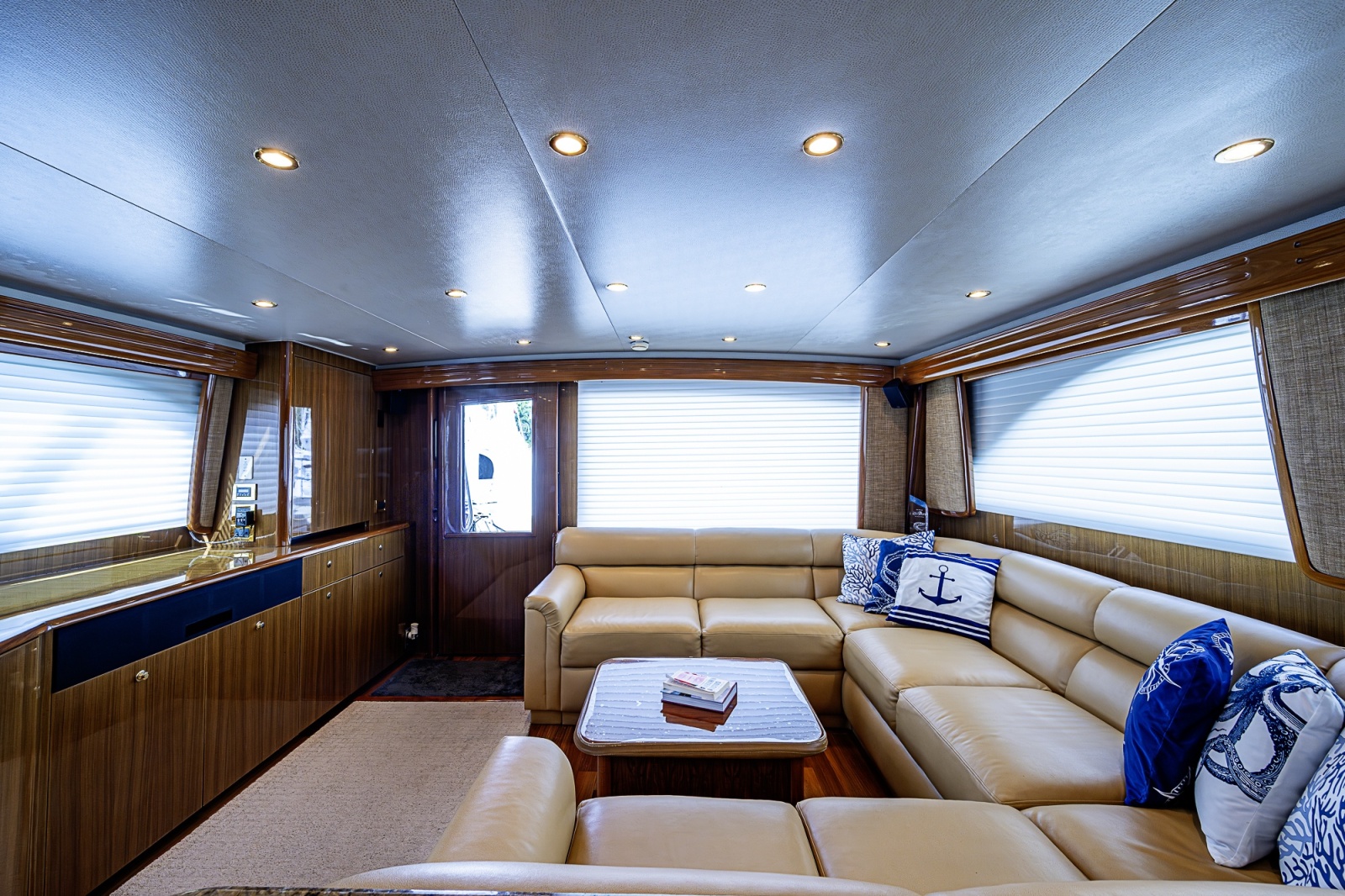 Viking 64 BIG BLUE - Salon
