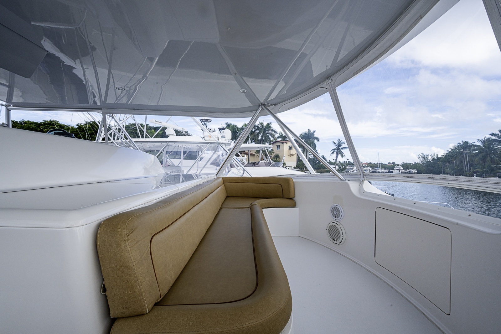 Viking 64 BIG BLUE - Flybridge Helm Seating