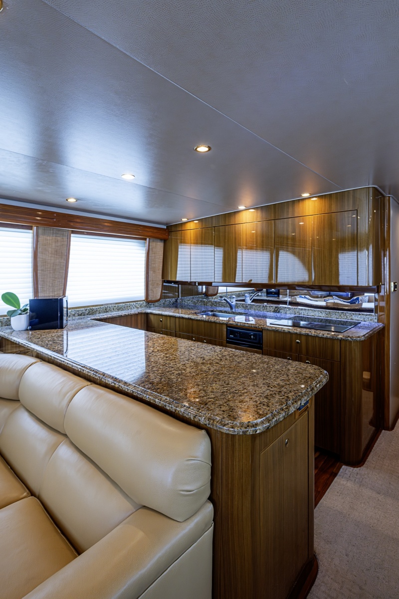 Viking 64 BIG BLUE - Galley