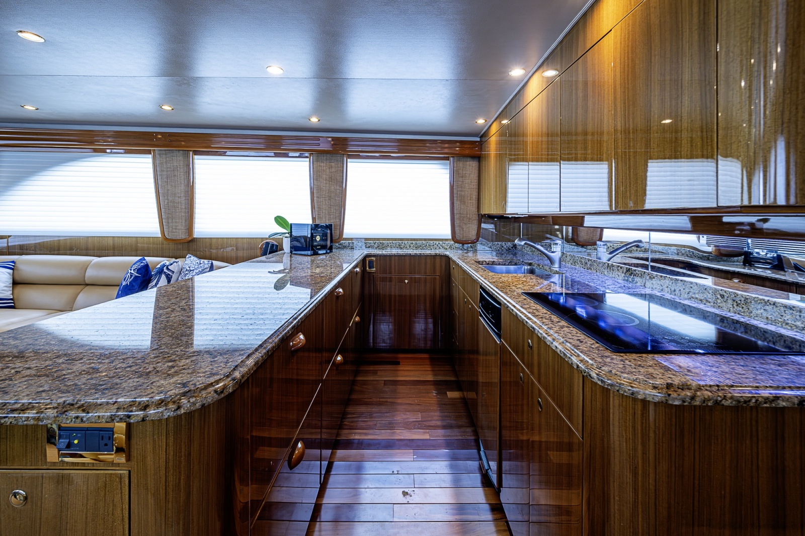 Viking 64 BIG BLUE - Galley