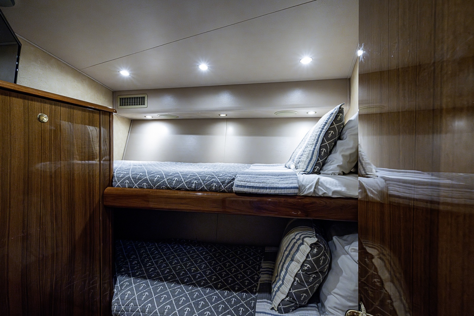 Viking 64 BIG BLUE - Guest Bunk Cabin