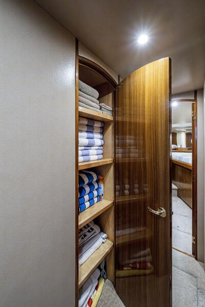 64' 2007 Viking Convertible