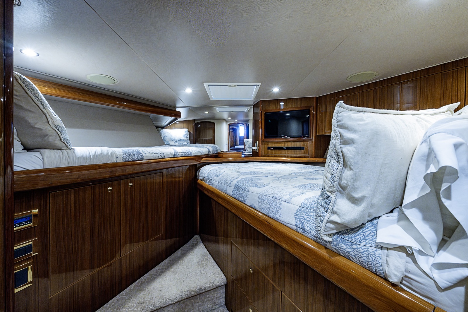 Viking 64 BIG BLUE - VIP Guest Stateroom