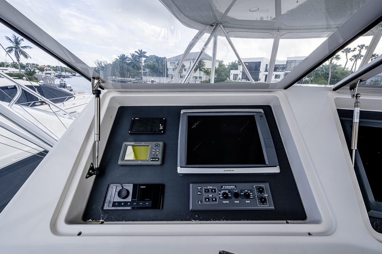 Viking 64 BIG BLUE - Flybridge Helm