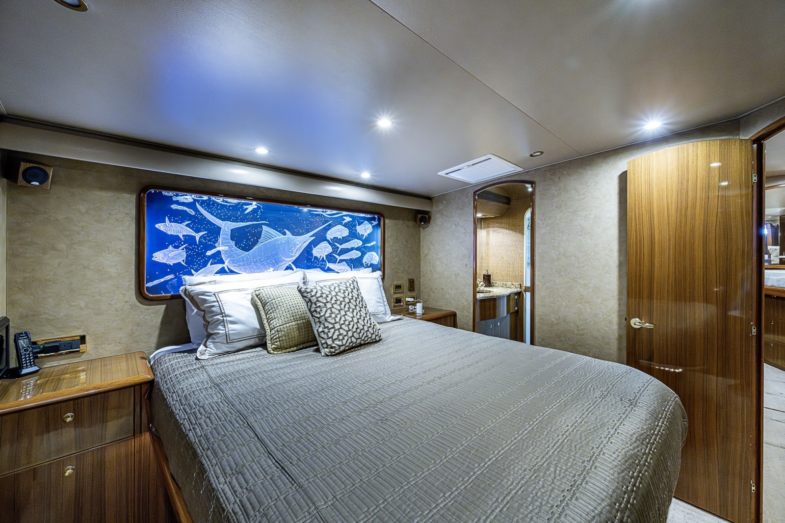 Viking 64 BIG BLUE - Master Stateroom