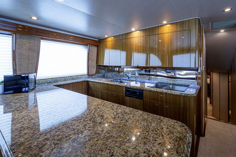 64' 2007 Viking Convertible