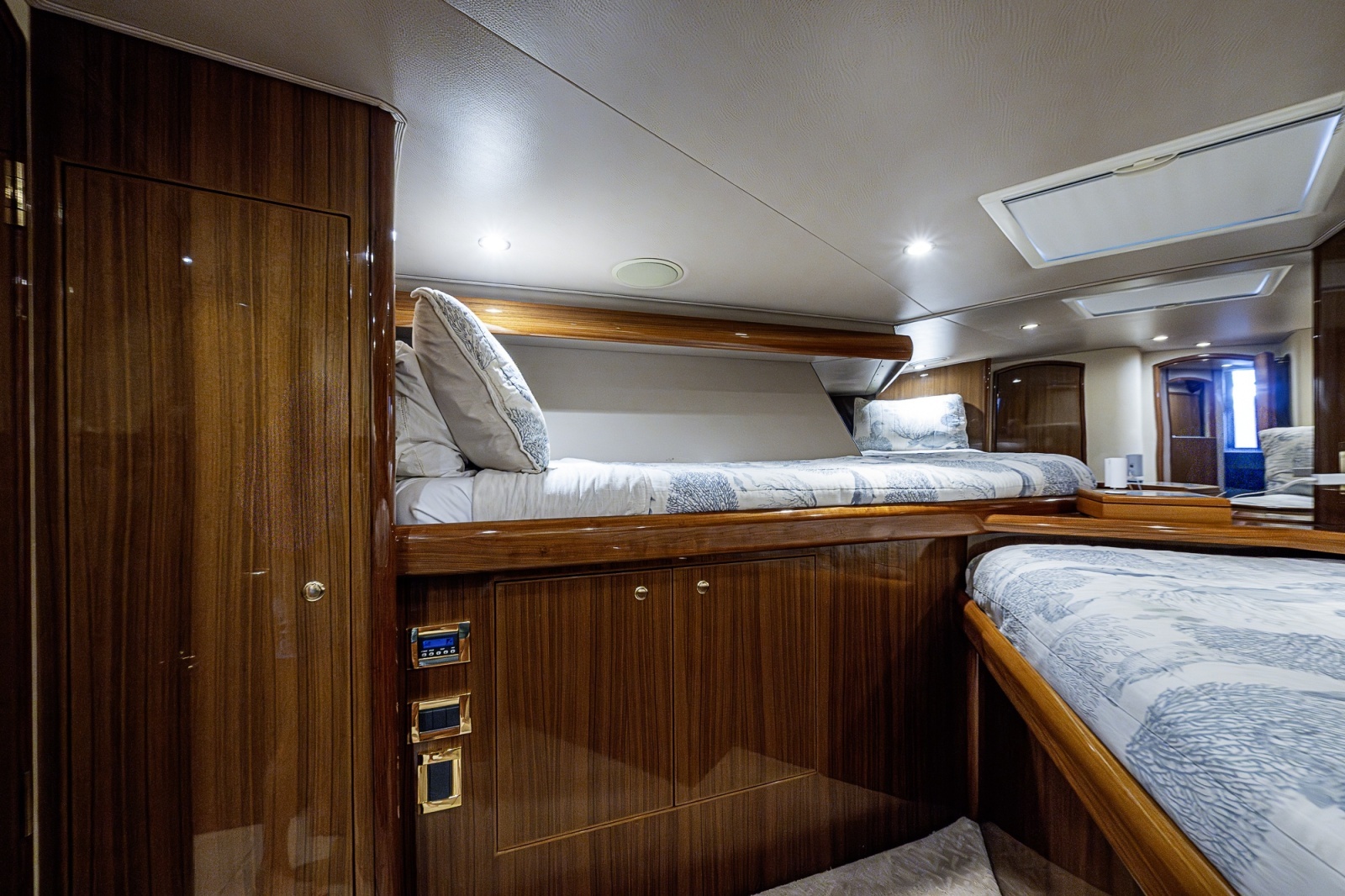 Viking 64 BIG BLUE - VIP Guest Stateroom