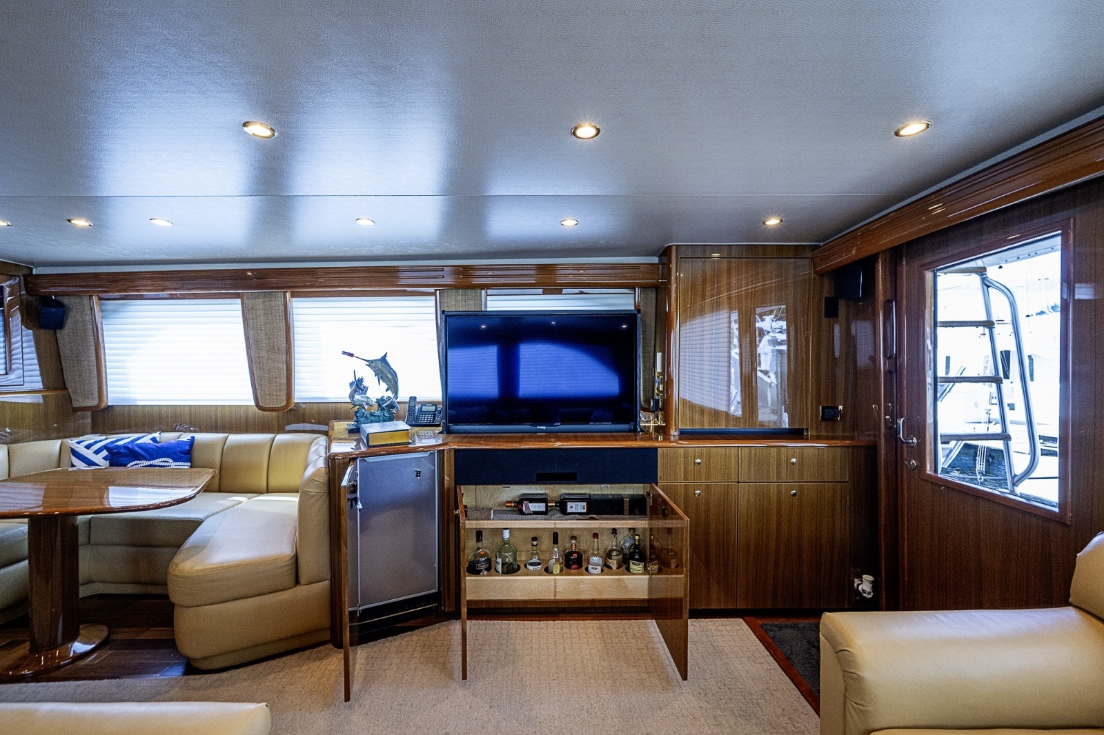 Viking 64 BIG BLUE - Salon