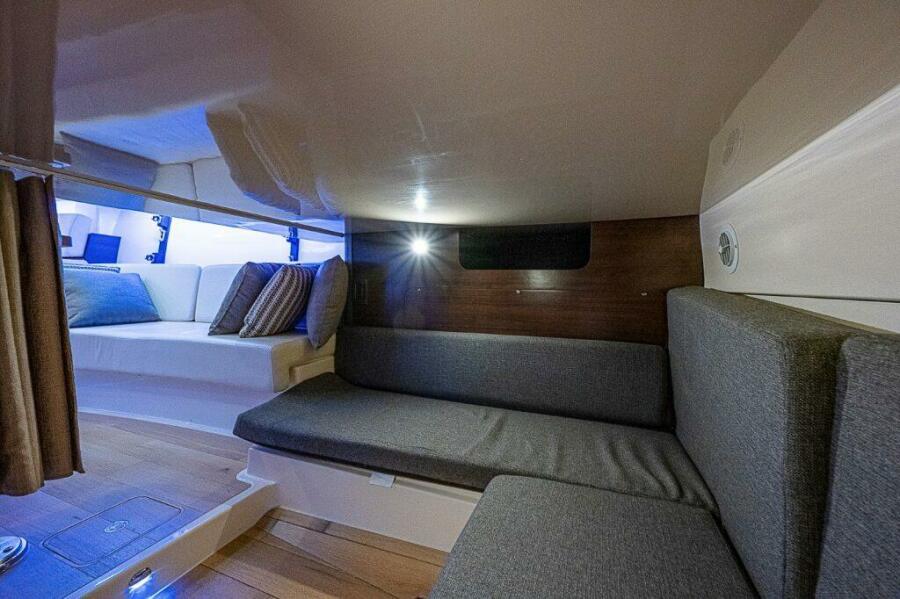 35' 2018 Boston Whaler 345 Conquest