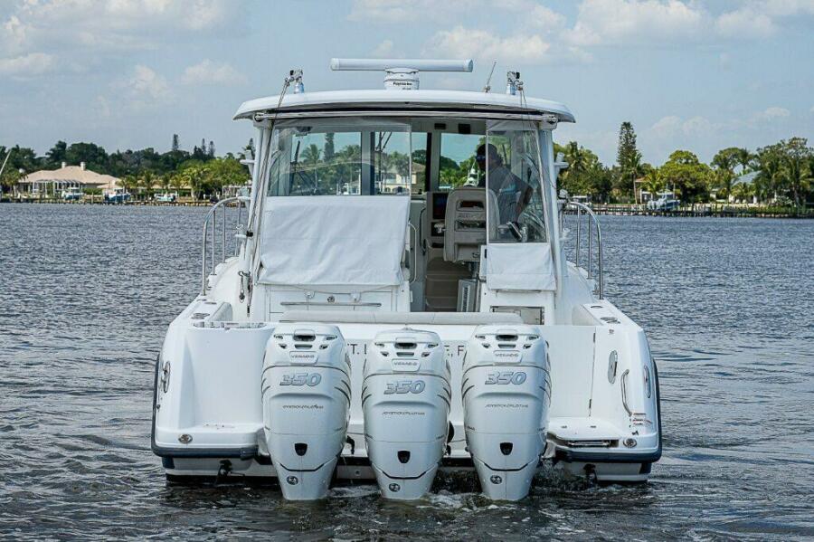 35' 2018 Boston Whaler 345 Conquest
