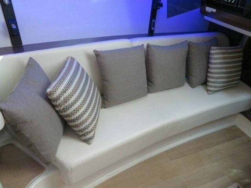 35' 2018 Boston Whaler 345 Conquest