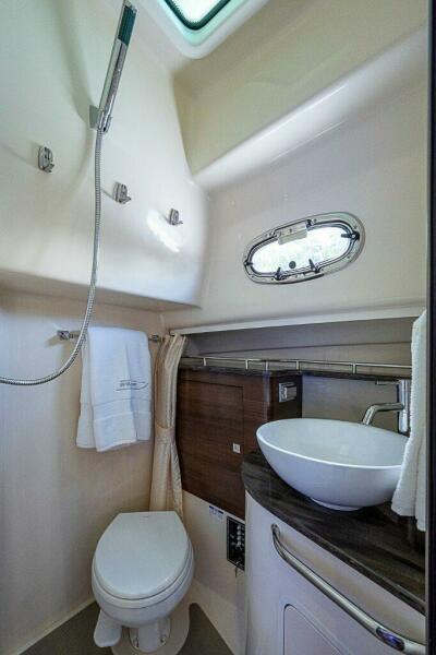 35' 2018 Boston Whaler 345 Conquest