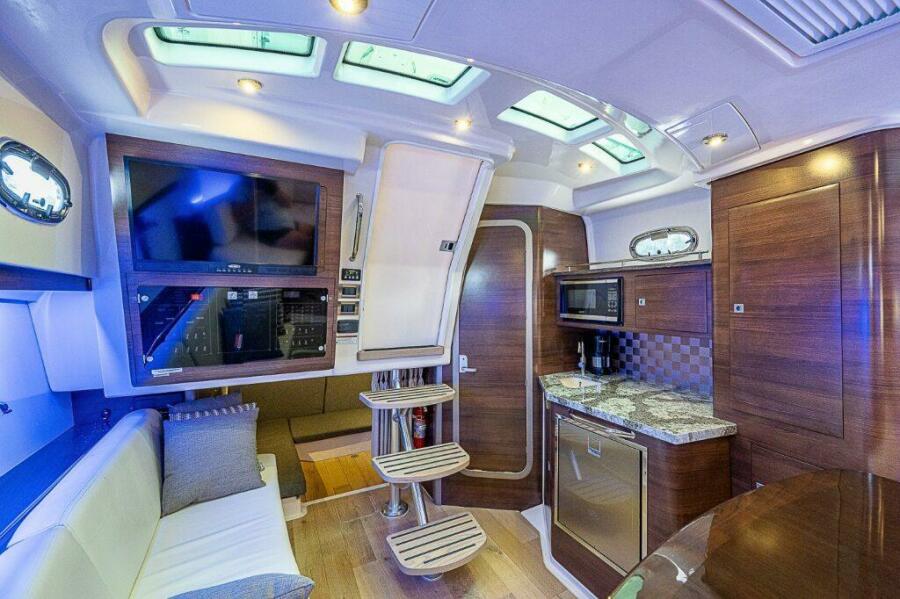 35' 2018 Boston Whaler 345 Conquest