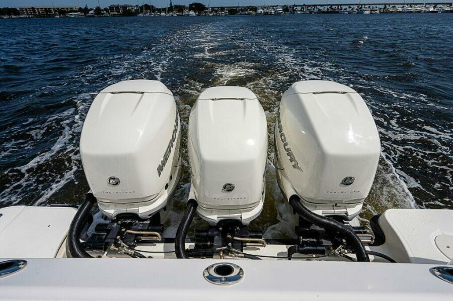 35' 2018 Boston Whaler 345 Conquest