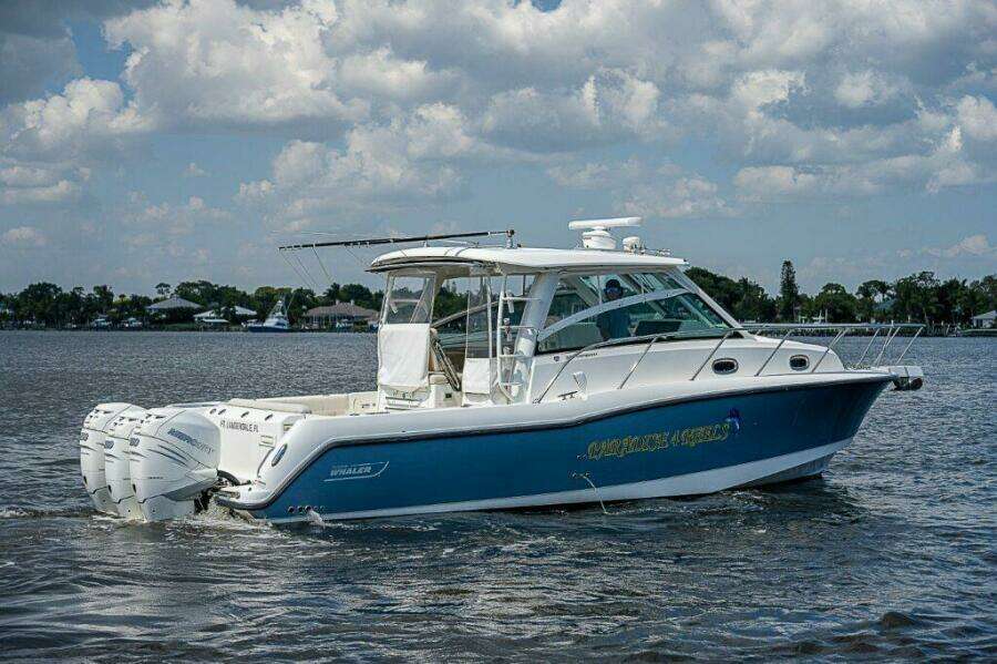 Boston Whaler 345 Conquest - Exterior 