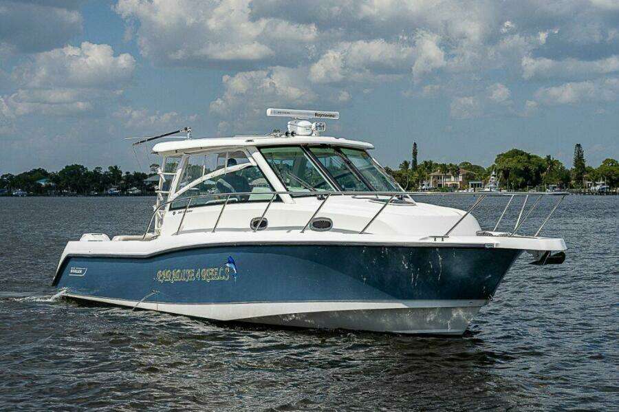Boston Whaler 345 Conquest - Exterior 