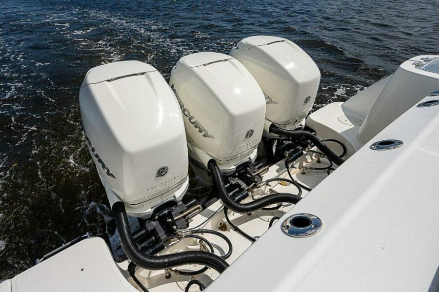 35' 2018 Boston Whaler 345 Conquest