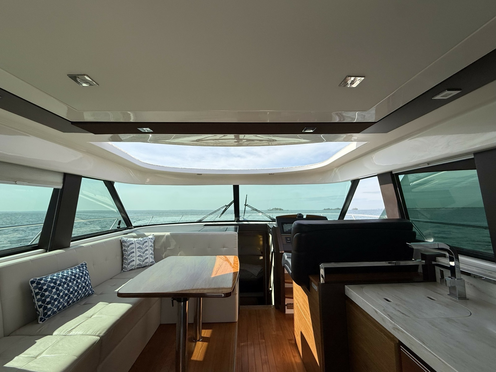 2016 Tiara Yachts C44 Coupe