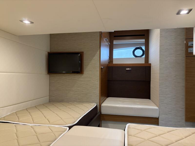 44' 2016 Tiara Yachts C44 Coupe