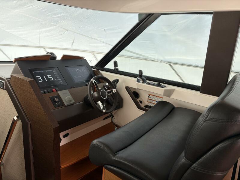 44' 2016 Tiara Yachts C44 Coupe