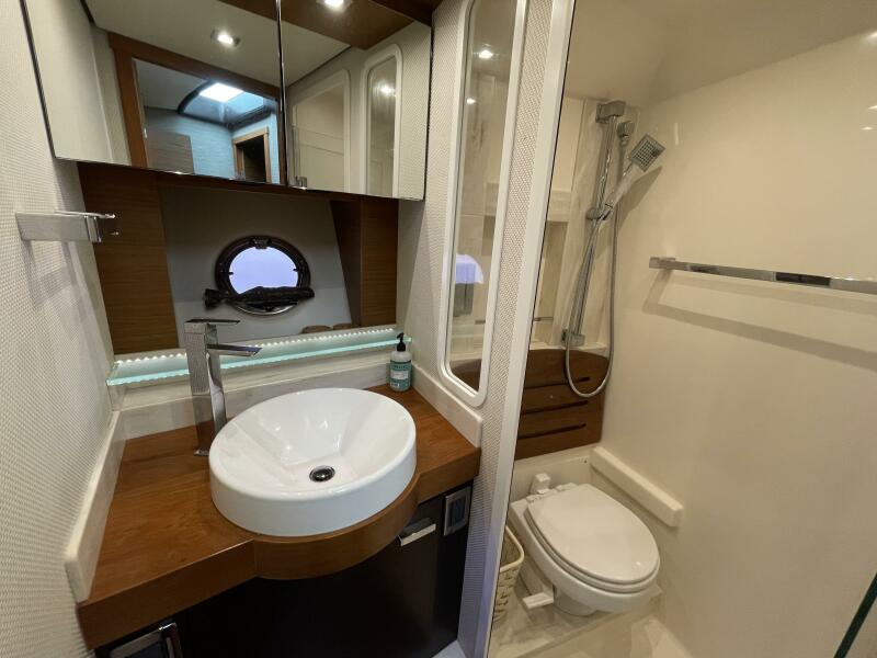 44' 2016 Tiara Yachts C44 Coupe